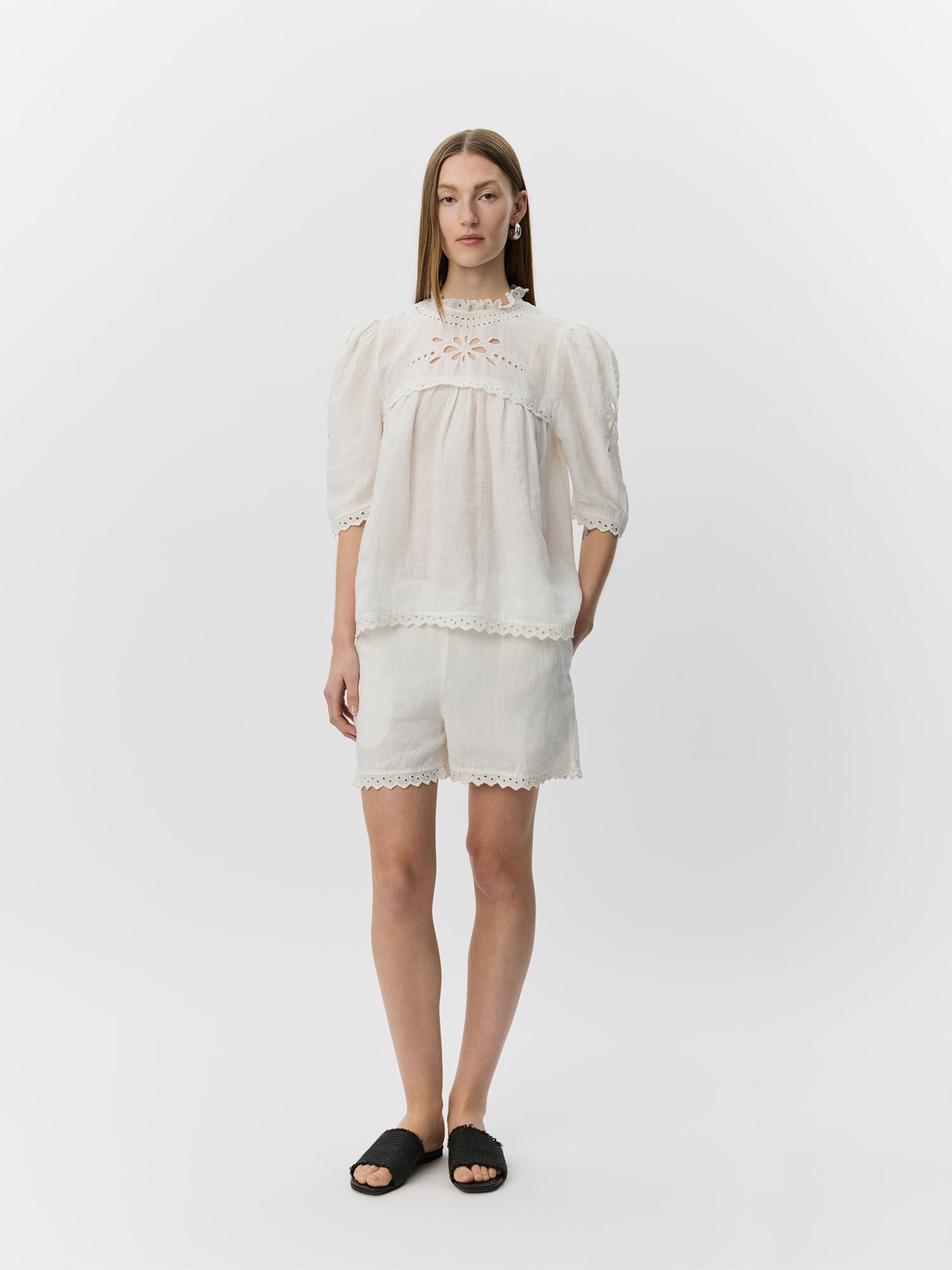 Sofie Schnoor WOMEN MAIASW BRODERET UDSKÅRET BLONDE TOP Top 0159 Cream White