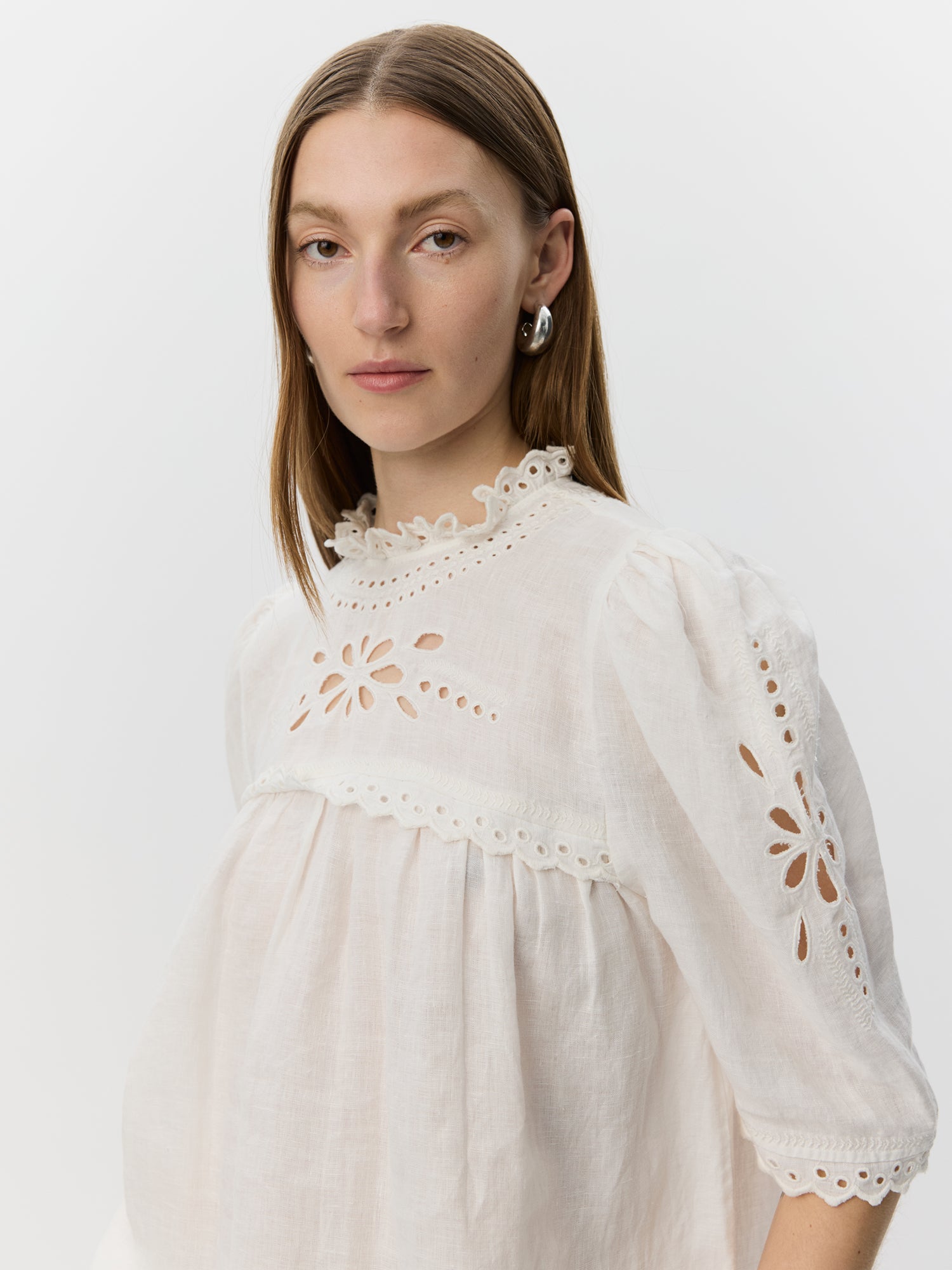 Sofie Schnoor WOMEN MAIASW BRODERET UDSKÅRET BLONDE TOP Top 0159 Cream White