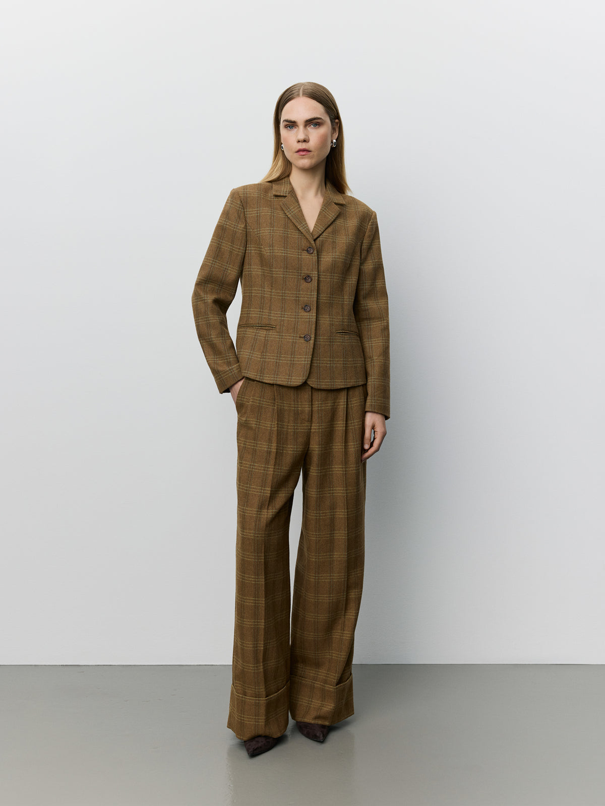 LOOK 19