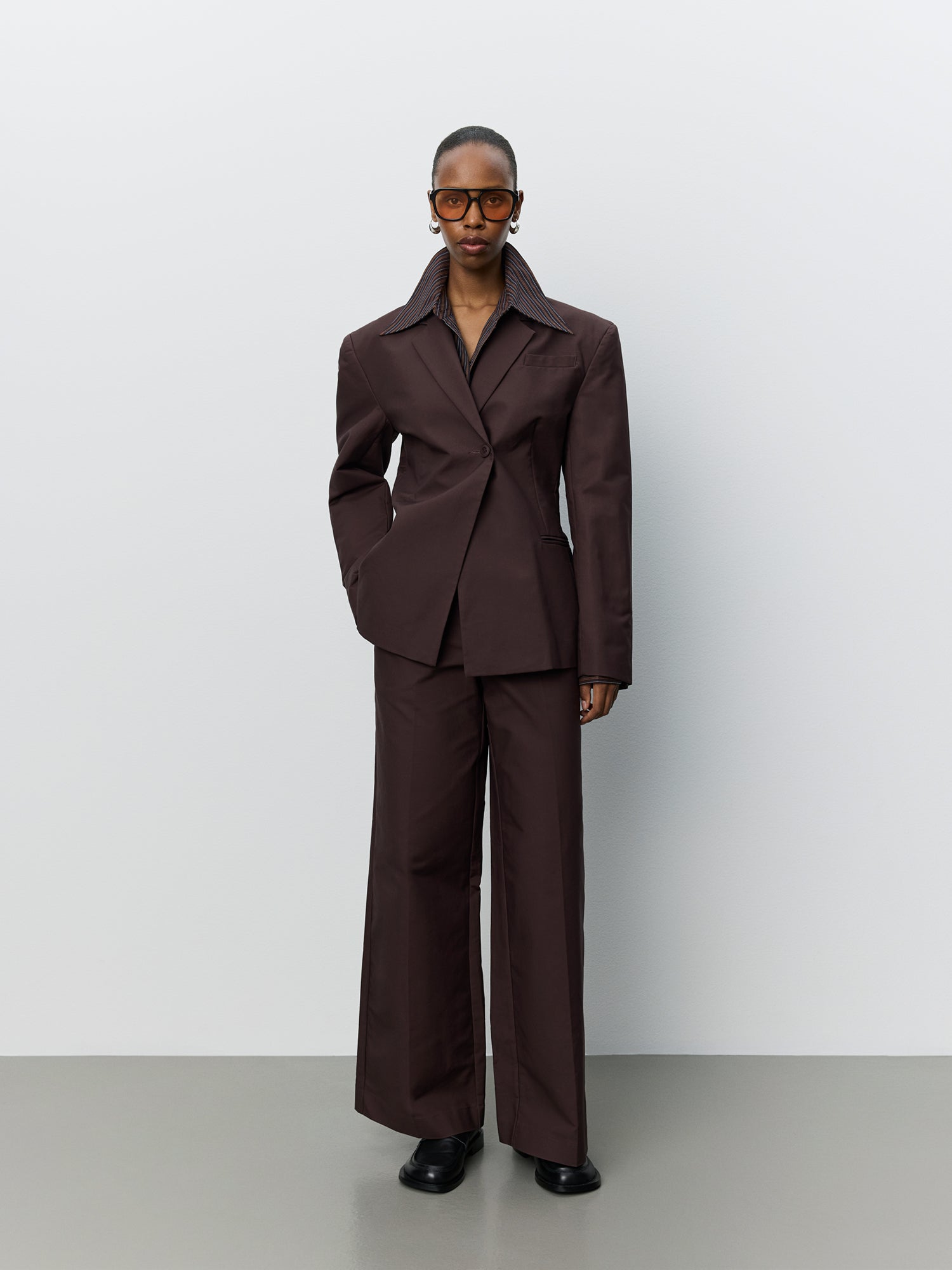 LOOK 01