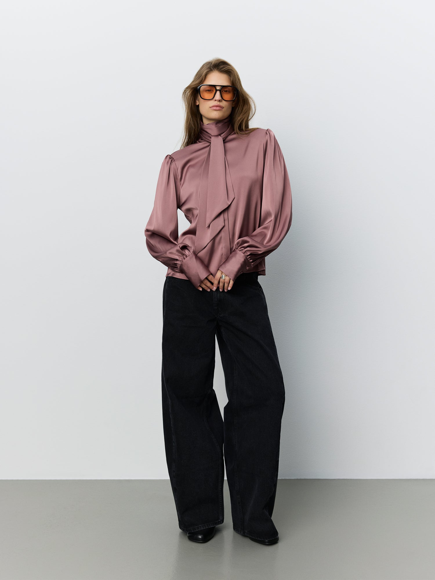 LOOK 02