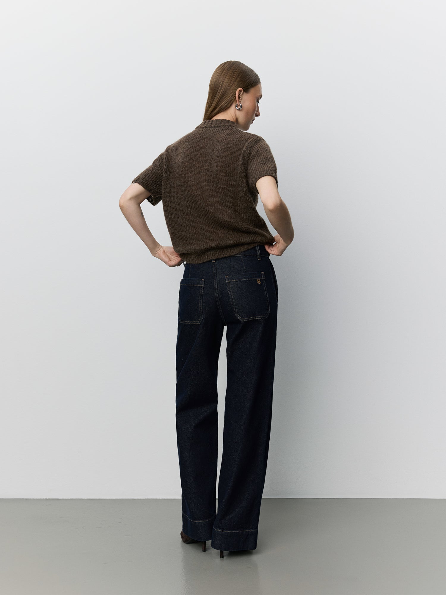 Sofie Schnoor WOMEN SAGASW KORTÆRMET STRIK SWEATER Strik 7025 Dark brown