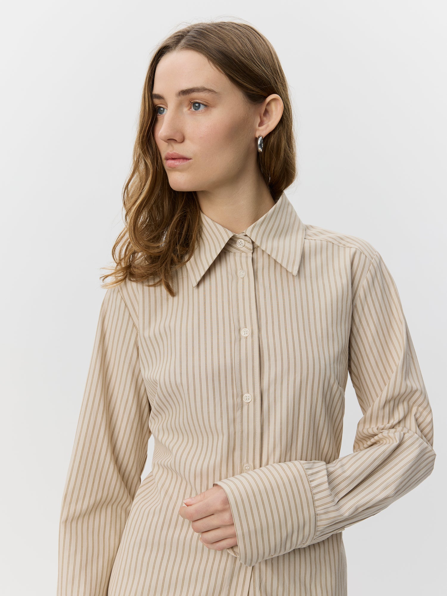 Sofie Schnoor WOMEN WILDASW TÆTSIDDENDE SKJORTE Skjorte 7118 Light Brown Striped