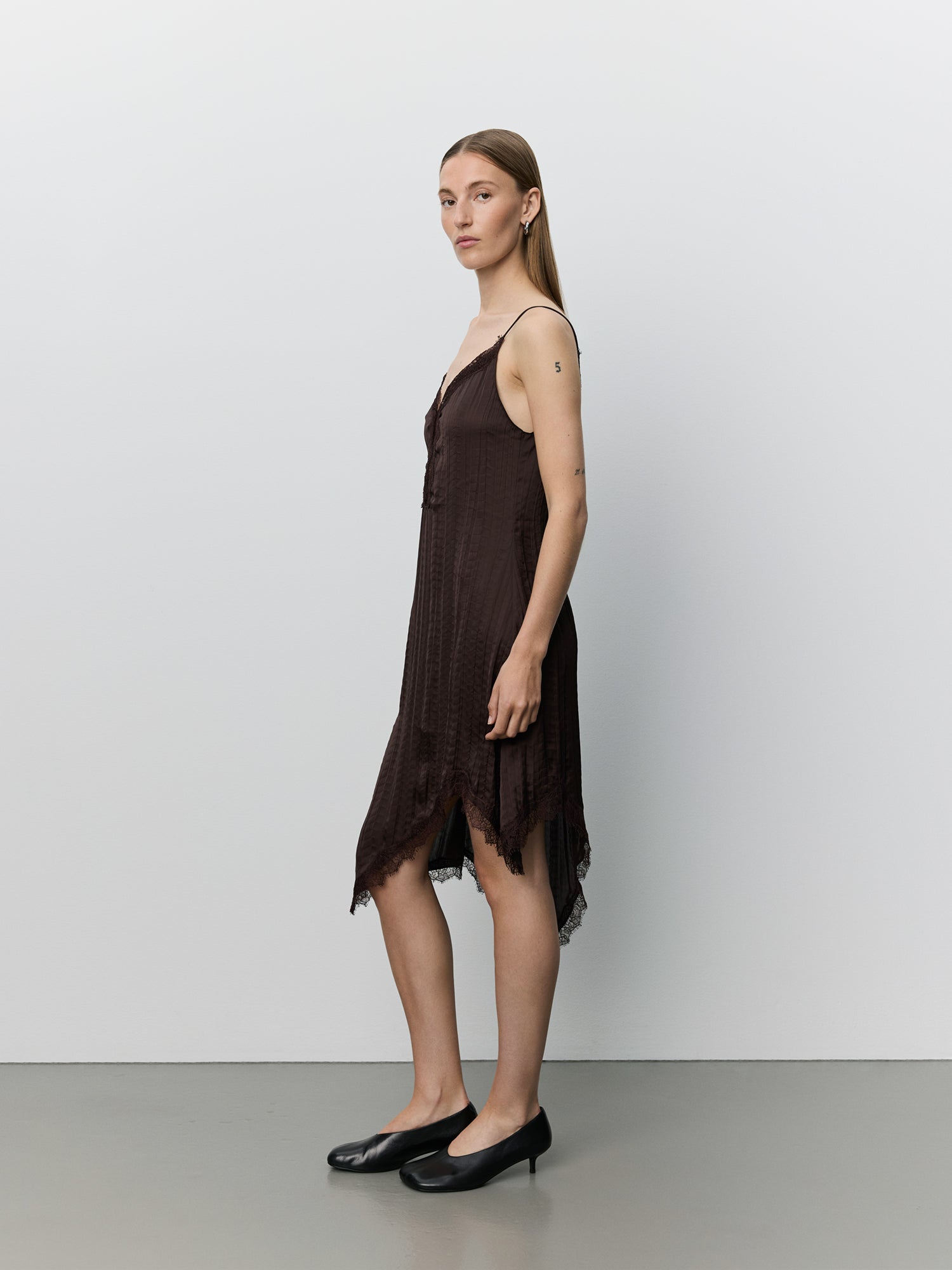 Sofie Schnoor WOMEN WINONASW ASYMMETRISK SLIP KJOLE Kjole 7025 Dark brown